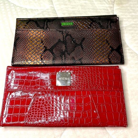 Miche (2) Snake Metallic Animal Print
Brown and Red faux croc
Bag Covers - Picture 1 of 13